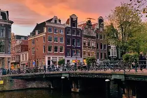 Famous painters Amsterdam private walking tour - Price up to 4 people